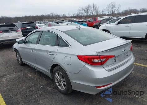 2017 Hyundai Sonata z USA, uszkodzony, nr VIN 5NPE24AF0HH490626